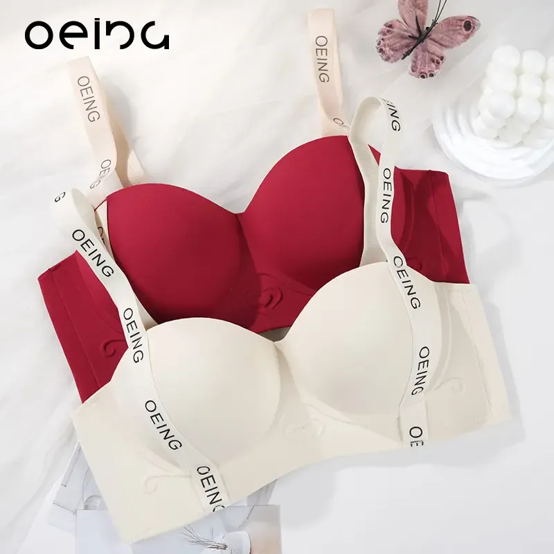 OEING-バストラインを強調するワイヤーフリーのプッシュアップブラ。 文字入りストラップ、プリントデザイン、低いネックライン、衝撃吸収性が特徴で、スポーツ、ヨガ、普段着に適しています。 1つのブラジャー、2つのエフェクト。