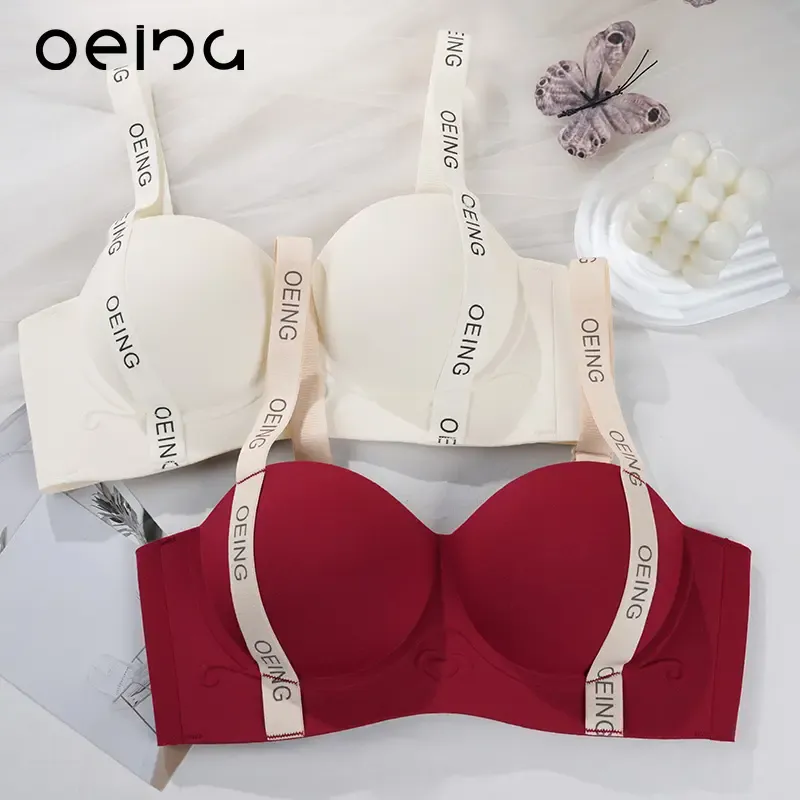 OEING-バストラインを強調するワイヤーフリーのプッシュアップブラ。 文字入りストラップ、プリントデザイン、低いネックライン、衝撃吸収性が特徴で、スポーツ、ヨガ、普段着に適しています。 1つのブラジャー、2つのエフェクト。